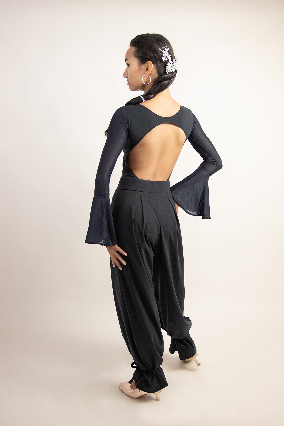 Descopera costume de dans sportiv / tinute de dans sportiv / rochii de competitie / standard / latino / tinute de antrenament / camasi de dans de baieti / pantaloni de dans sportiv