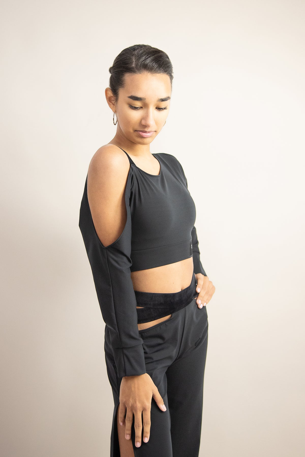 Descopera costume de dans sportiv / tinute de dans sportiv / rochii de competitie / standard / latino / tinute de antrenament / camasi de dans de baieti / pantaloni de dans sportiv