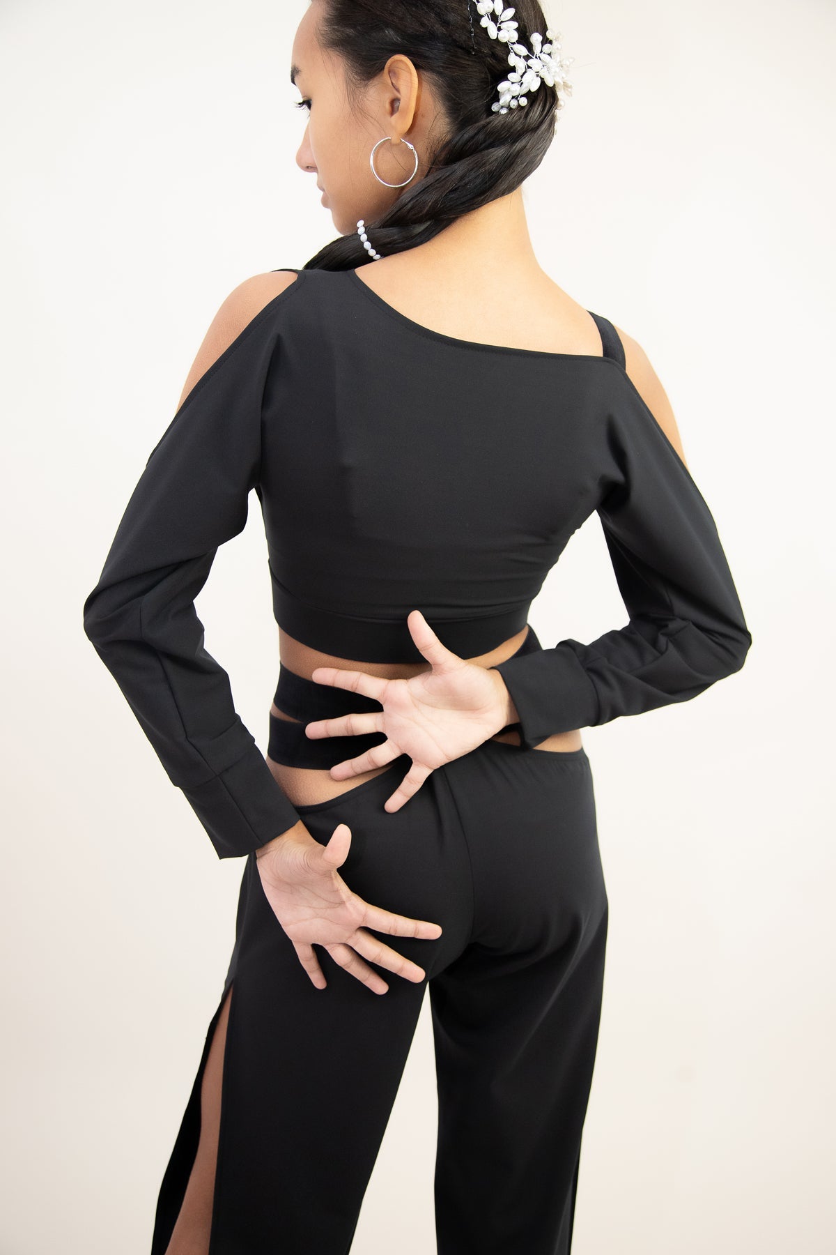 Descopera costume de dans sportiv / tinute de dans sportiv / rochii de competitie / standard / latino / tinute de antrenament / camasi de dans de baieti / pantaloni de dans sportiv